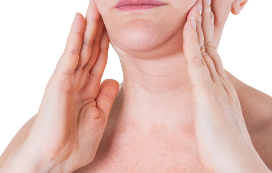 Kuldeep Minocha, en estetisk lege med base i London, deler sine fem beste tips for å holde huden ung og frisk. 